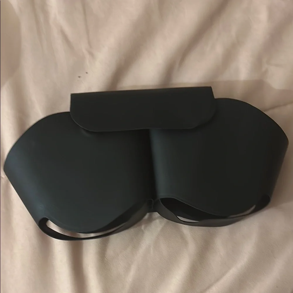 Black VR Headset